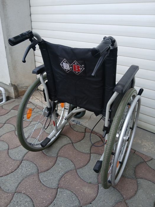 Cărucior invalizi pliabil