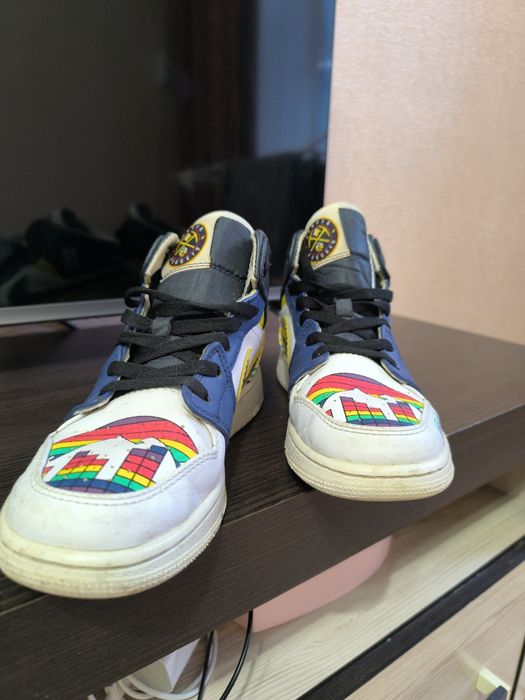 Подам кроссовки . Подойдут  на мальчика,и на девочку