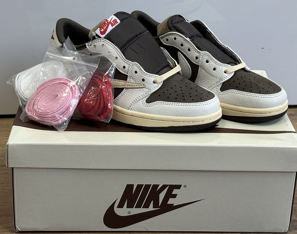 Jordan 1 low Reverse Mocha x Travis Scott Marimi 36-47.5 in stoc acum