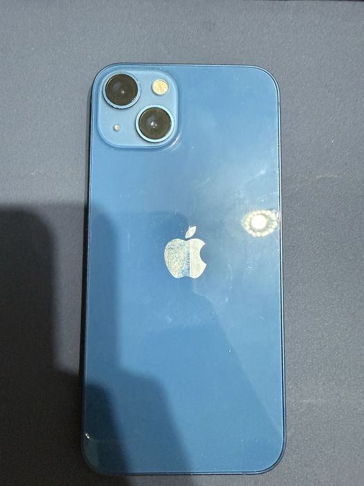 iPhone 13 128GB в хорошем состоянии.