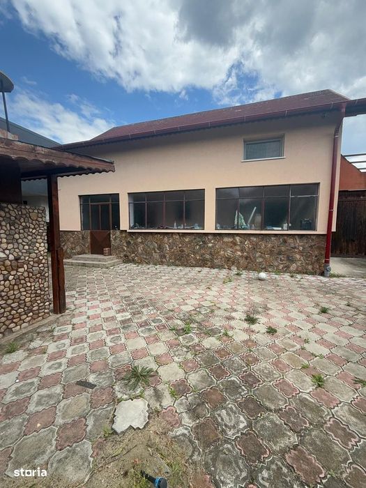Casa individuala traditionala spatioasa in zona linistita - Dumbravita