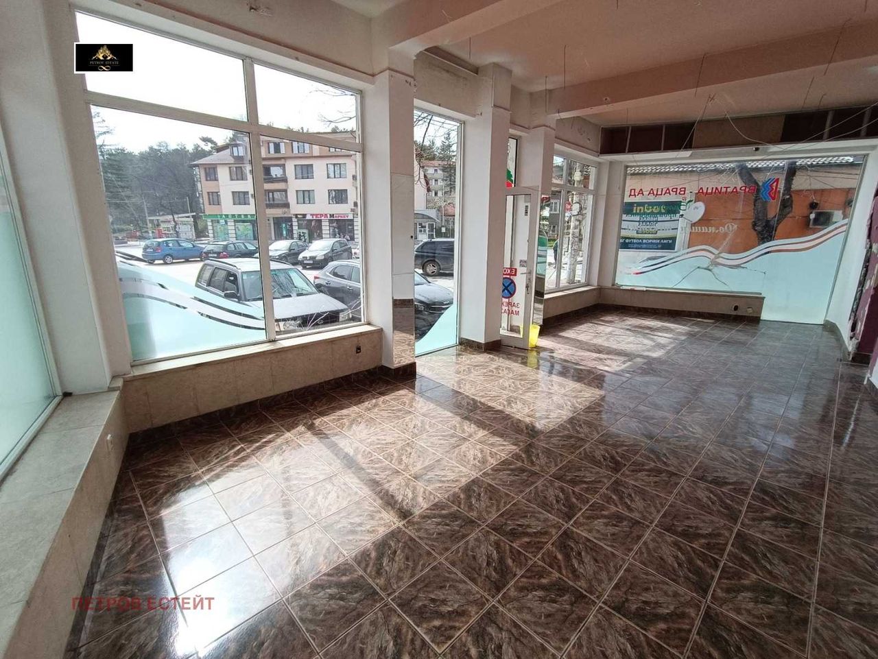 Дава се под наем Магазин в Велинград - 95 кв.м за 510 € - Снимка #2