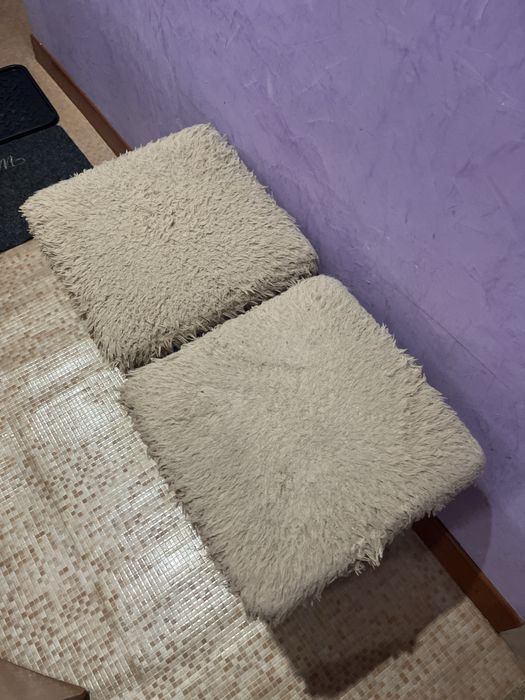 Продам  две табуретки в хорошем состоянии