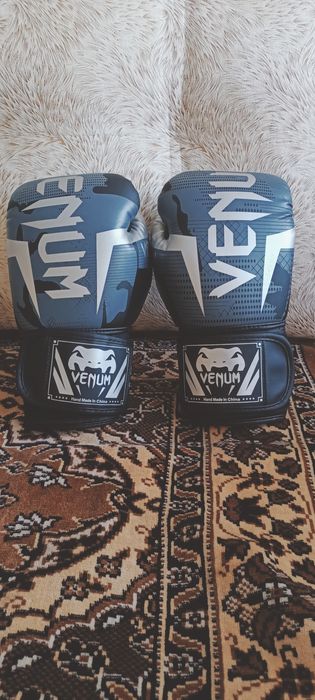 Продам перчатки боксёрские