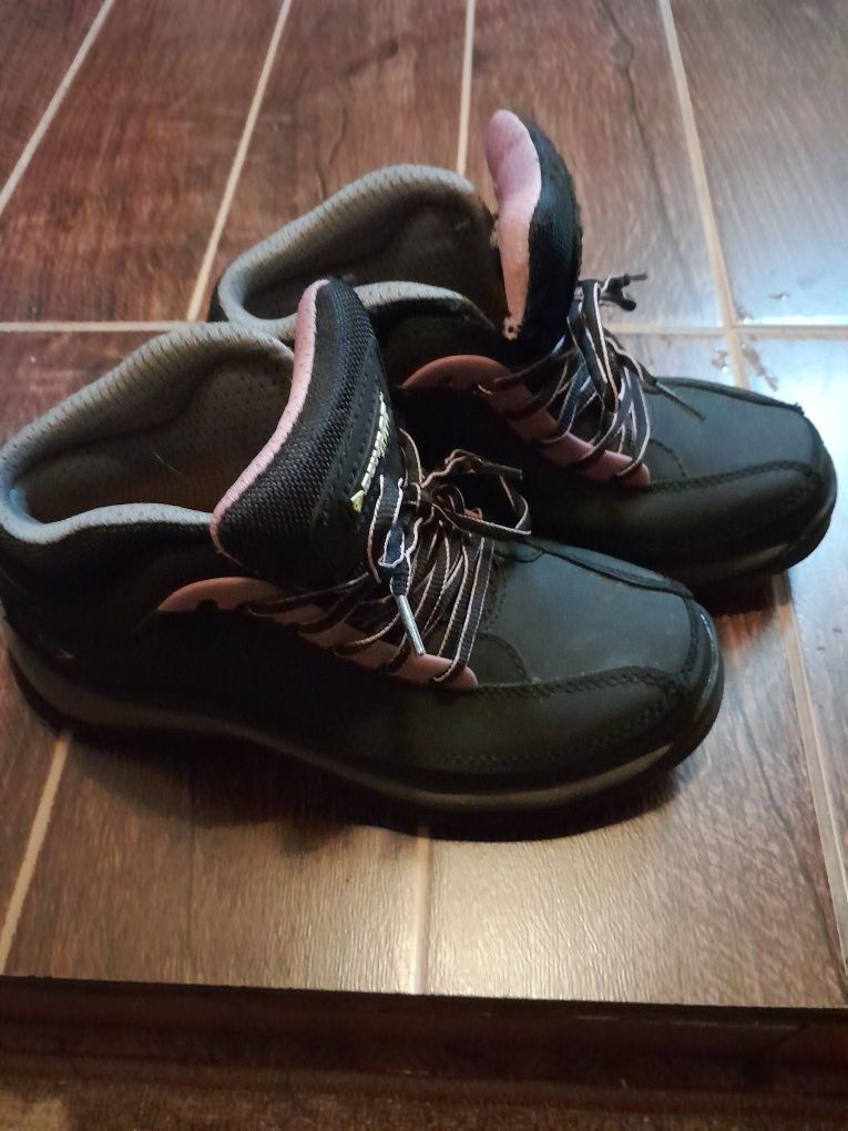 Дамски зимни,спортни обувки Dunlop