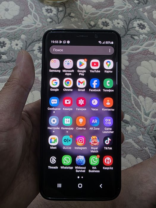 СамсунгS9 барлыгы жасап тур отпечатка фейс аиди жасайды.