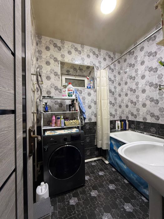 Чирчик 8 м/р 3х Серия 77 сотилади 45.000$ Бош толов ва паспорт Ипотека