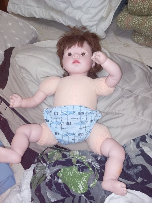 Vând păpușă reborn fetiță