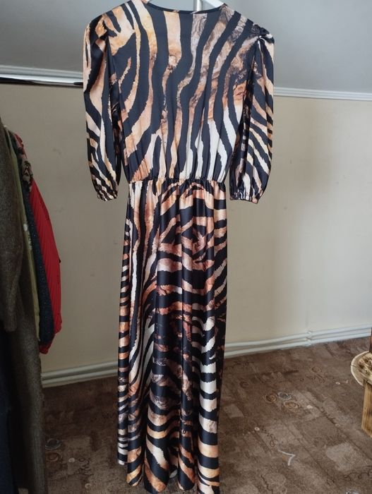 Rochie lungă, cu imprimeu tip tigru,mărimea 40