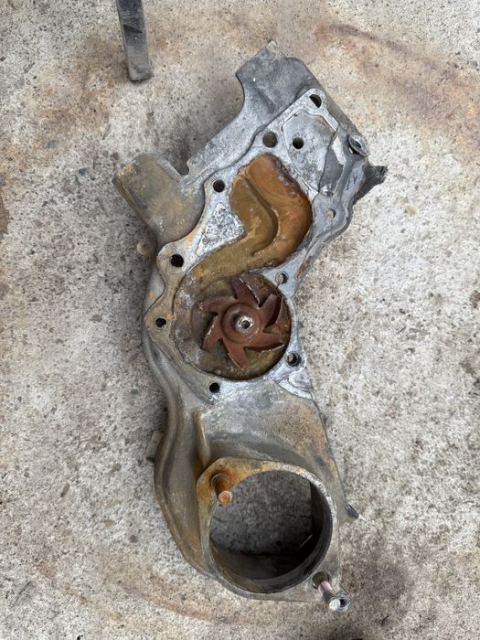 Помпа на 3C 2.2 дизель