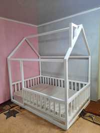 Детская мебель, кровать- домик (полтарушка) и шкаф