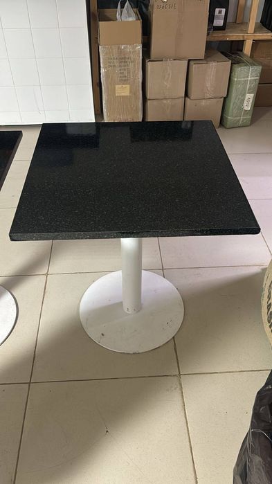 Продам стол черный