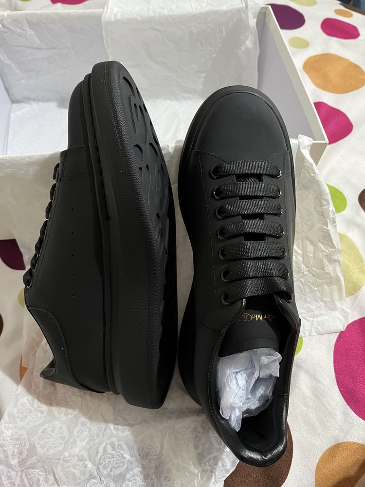 Vand urgent Pantofi Alexander McQueen Black Matte 42