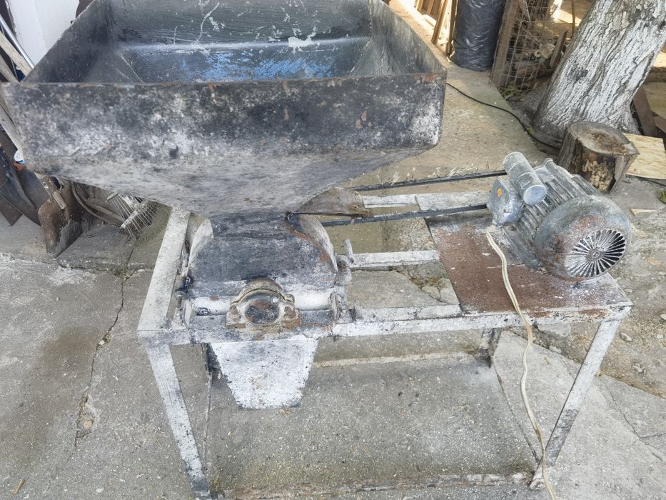 Фуражомелка с двигател.