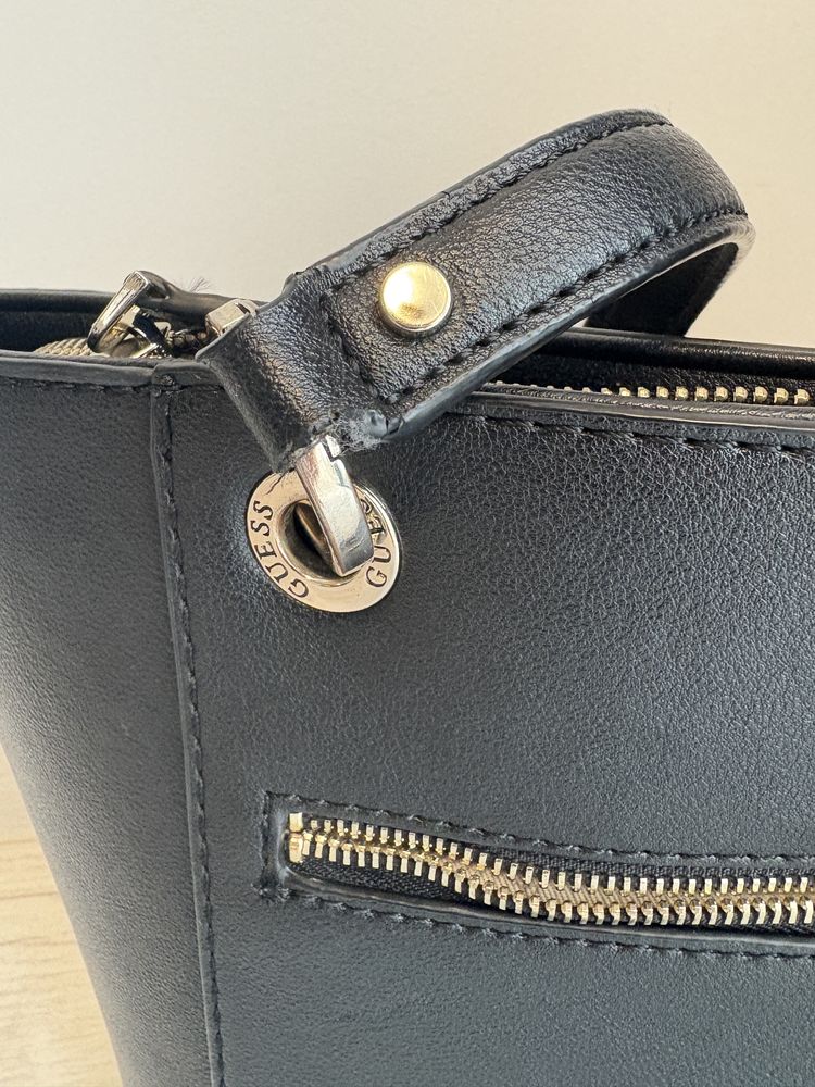 Дамска чанта Guess