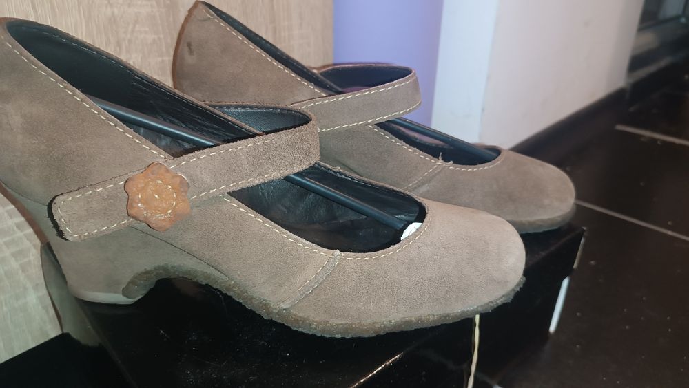 Есенни обувки. Естествен велур и кожа, 39 номер