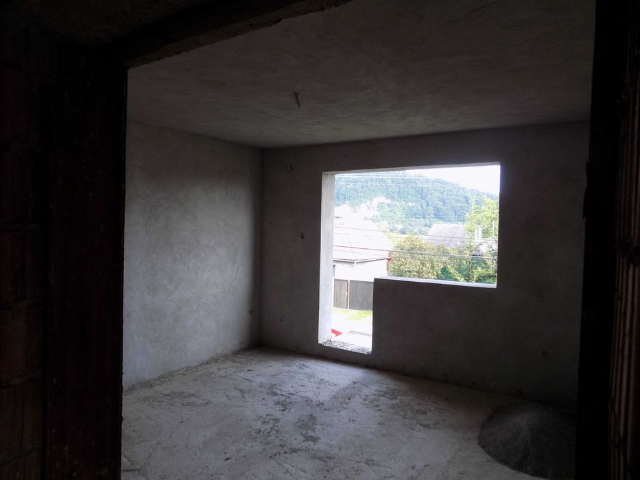 Casă și teren, sau apartamente si teren aferent de vânzare