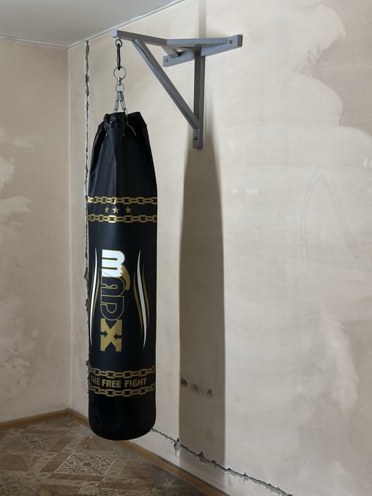 Груша боксерская подвесная с кронштейном