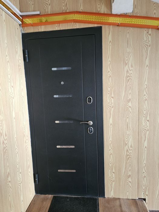 Продам 2х комнатную квартиру в панельного доме на 3мкр на 2м этаже.