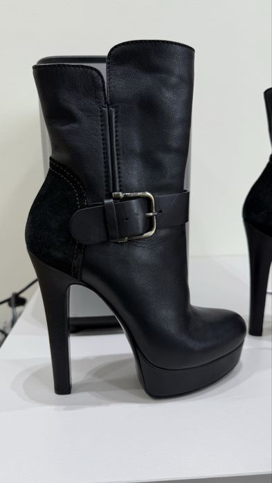 Сапоги демисеззоные на высоком каблуке