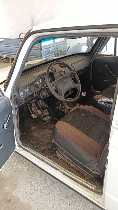 Vaz 21011 sotiladi hujjati eski nomeri yangi