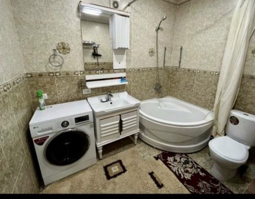 Чилонзор Мирзо Улугбек метро ёнида квартира бор