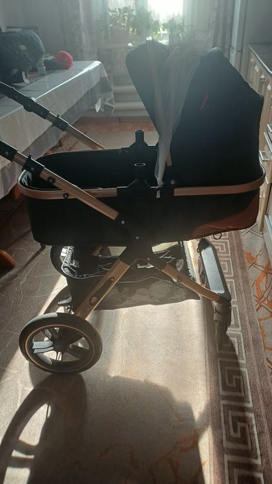 Коляска с люлкой