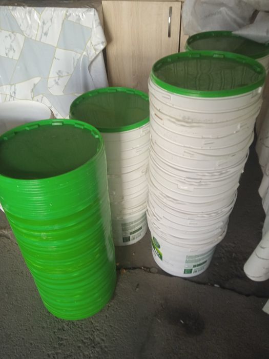 Ведра с крышками белые