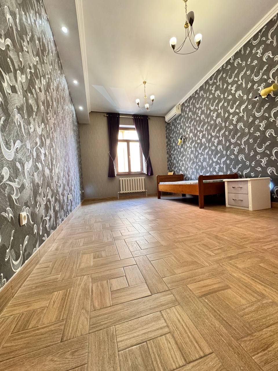 ПРОДАЁТСЯ 4-х комн.квартира в новостройке 4/5/8 на ЧЕХОВА Кафе БОН