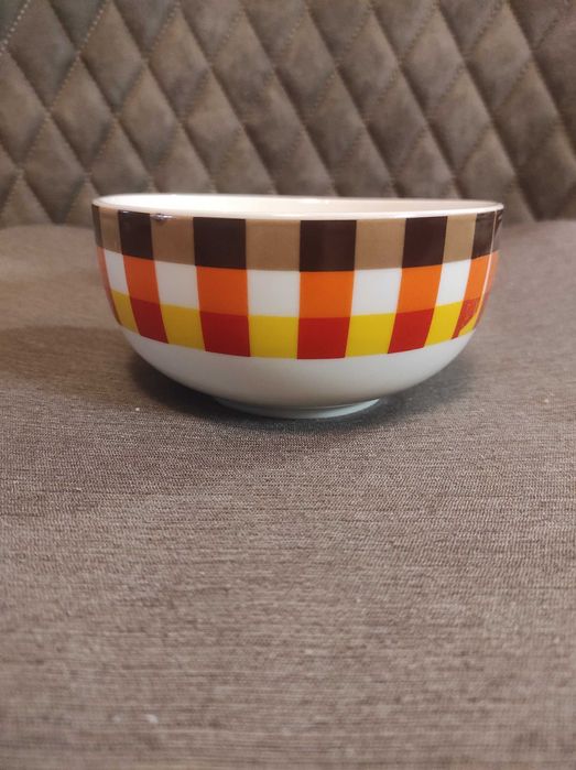 продавам сервиз за хранене-купички 6 части