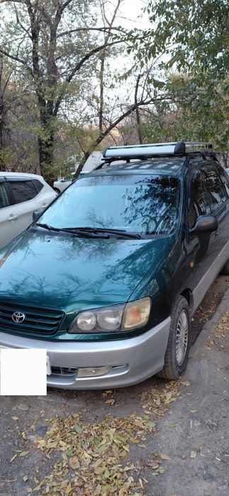 Семейный минивен Toyota PICNIC