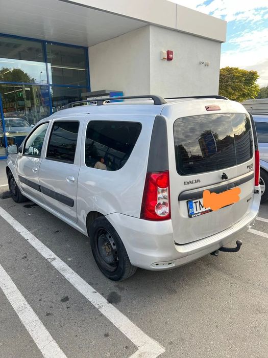 Dacia Logan intretinuta la zi, al doilea proprietar, urme de zgaraieturi