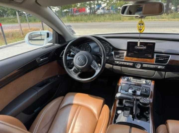 AUDI A8 в перфектно състояние както отвън така и отвътре.