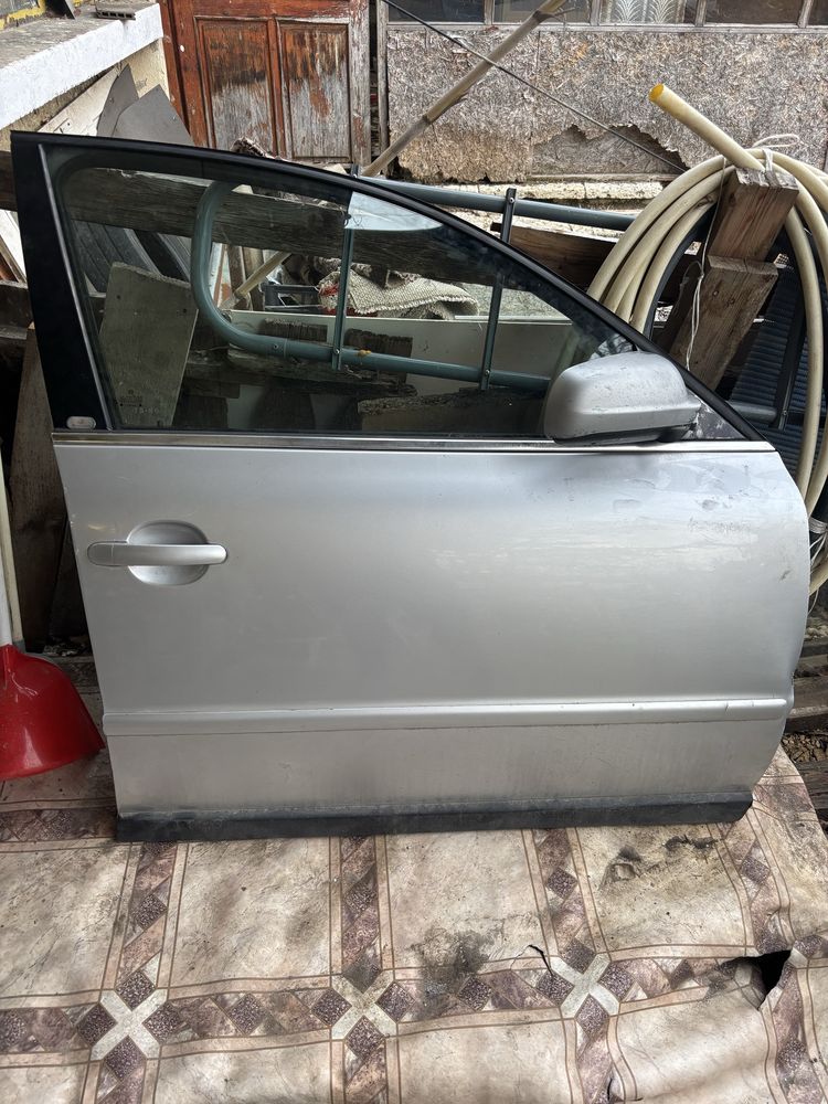 Продавам врати за pasat b5.5