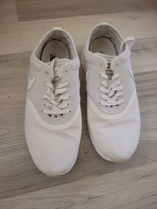 Nike маратонки бели