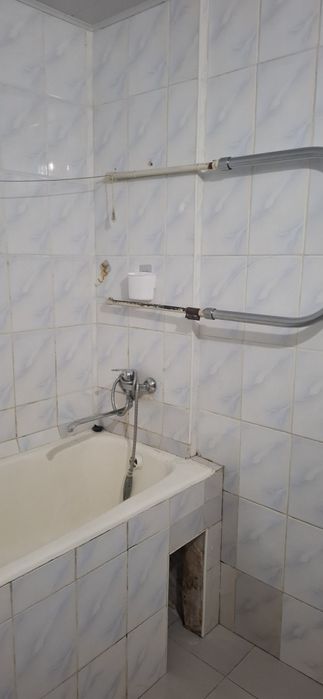 Продаю квартиру Яшнабадский р-он Авиасозлар-3 кирпич 3-ком 4-этаж 4-эт