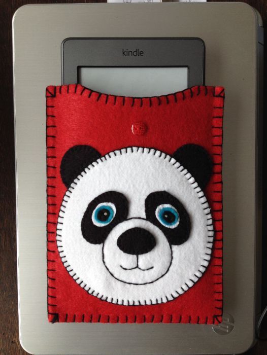 Husa protectie Kindle model panda, produs handmade din fetru.