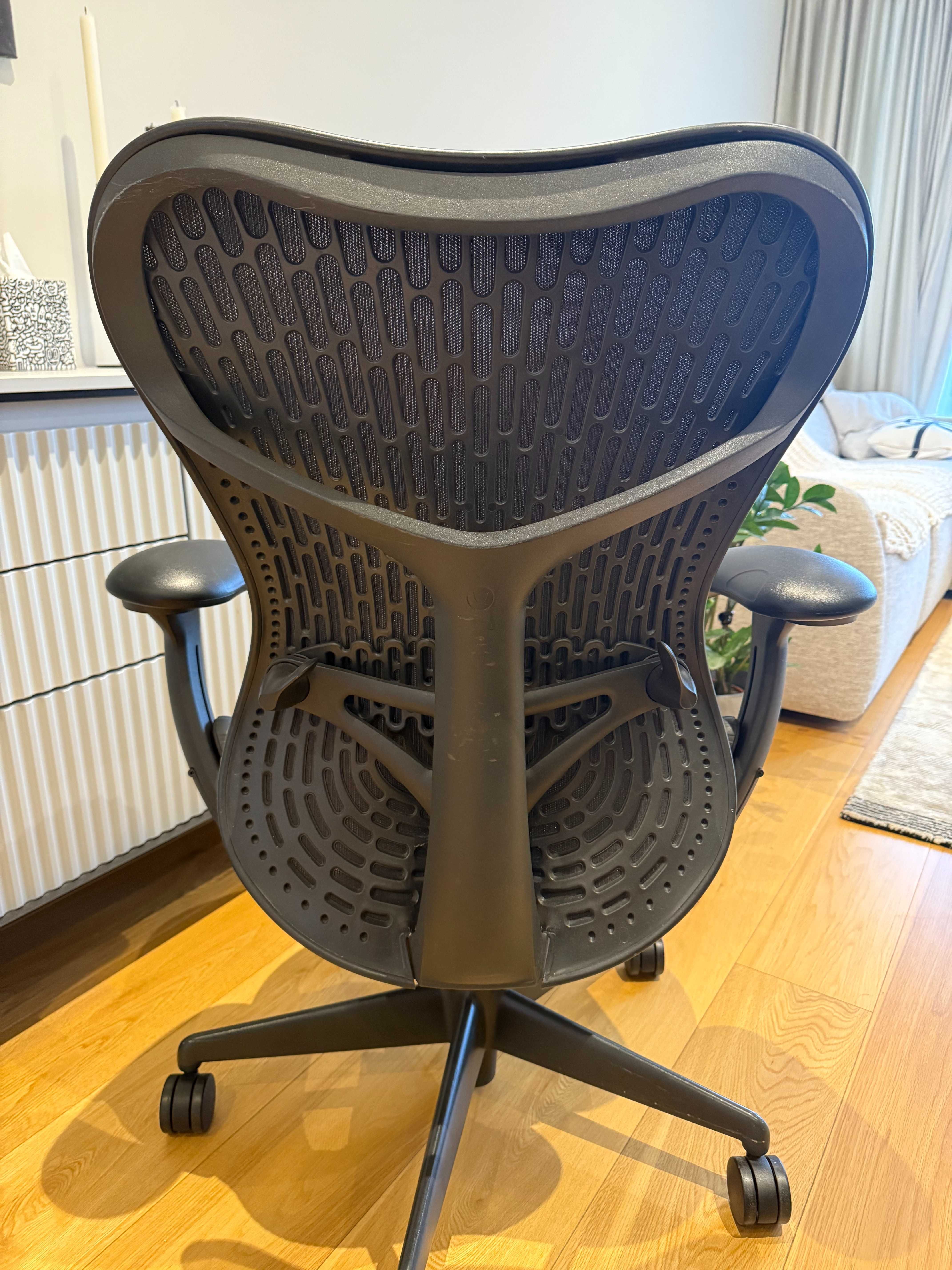 Herman Miller Mirra 2 (Fully Loaded) Офис Стол - Изключително Запазен!