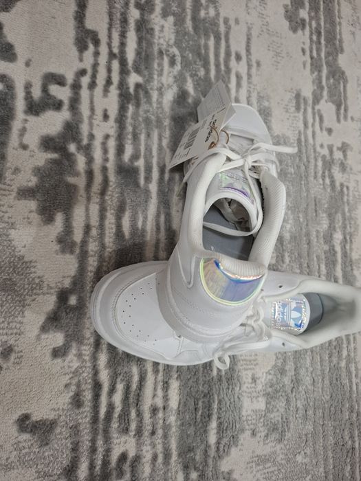 Маратонки на  Адидас- номер 38,5