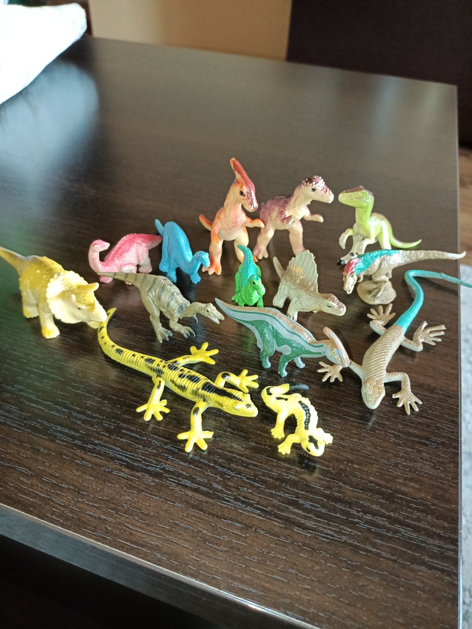 Cai Schleich, figurine dinozauri și animale