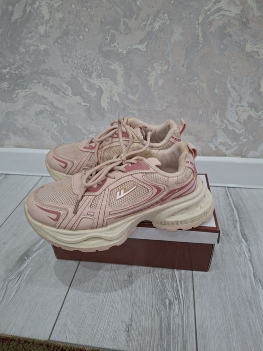 Продам кроссовки