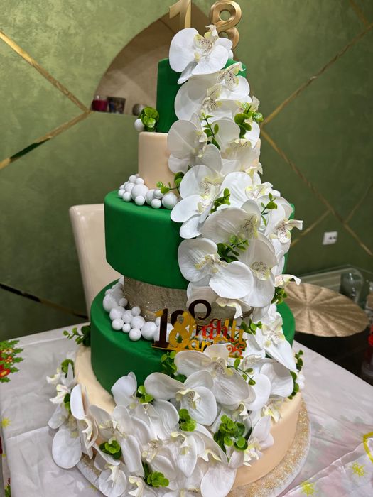 Închiriez machetă tort pentru evenimente