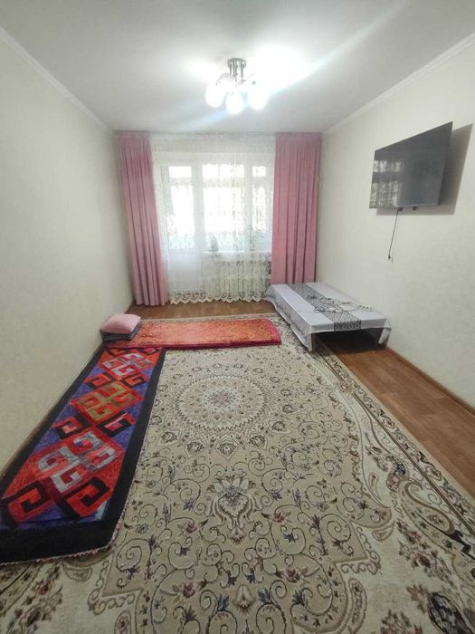 2-конматный кв. на 2-этаже, в 7-мкр-не, не угловая