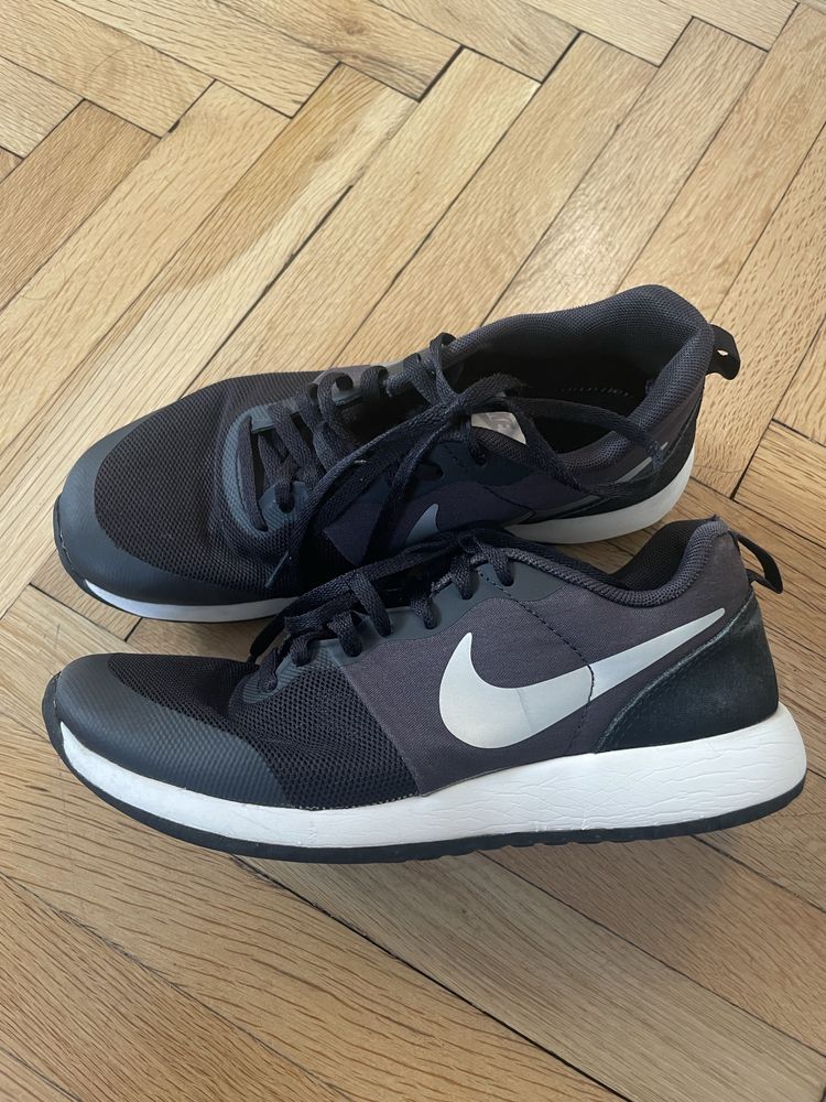 Дамски маратонки Nike