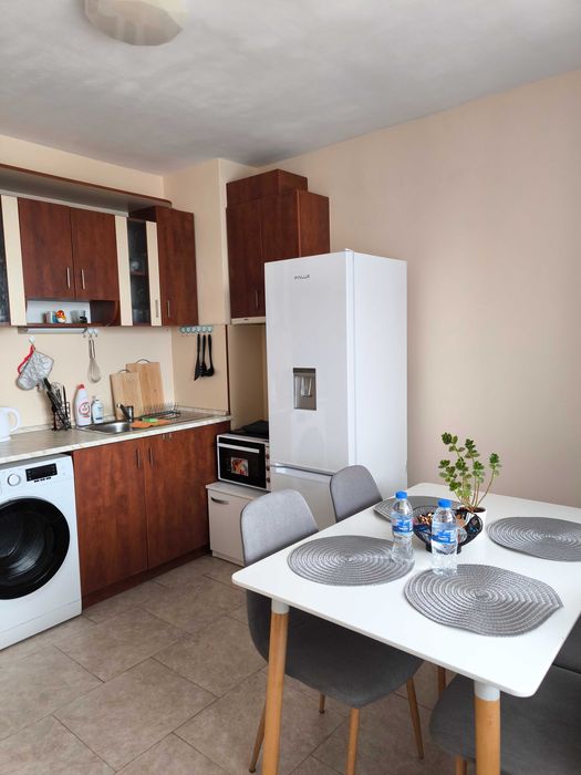 Тристаен обзаведен апартамент с гараж над ГРАНД МОЛ