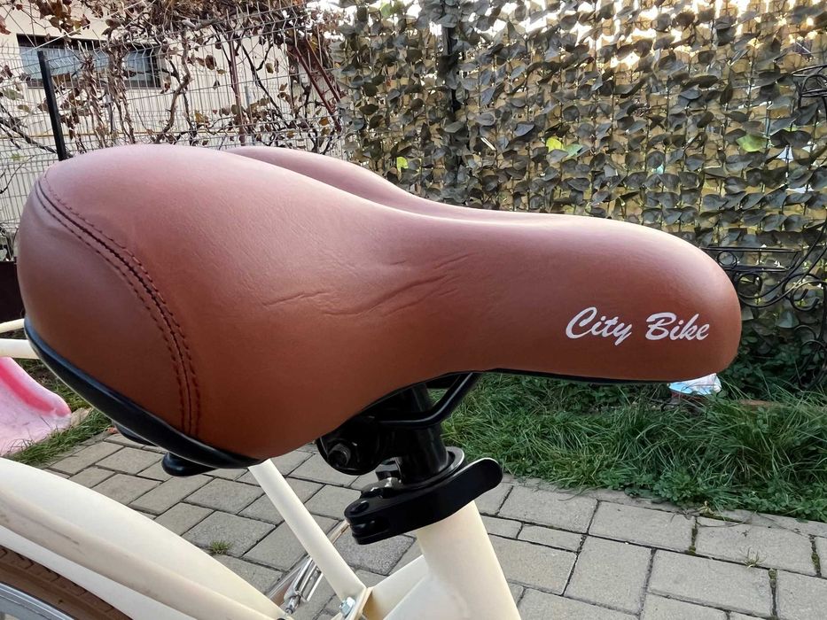 Vand bicicleta de dama Goetze cu cos din nuiele