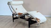 Fotoliu stil LC4 Lounge Chair de Le Corbusier pentru Cassina