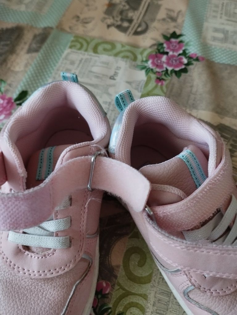 Детски обувки и пантофки за момиче