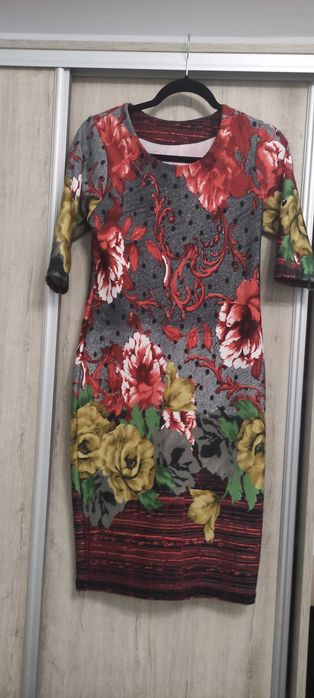 Продавам рокли размер М