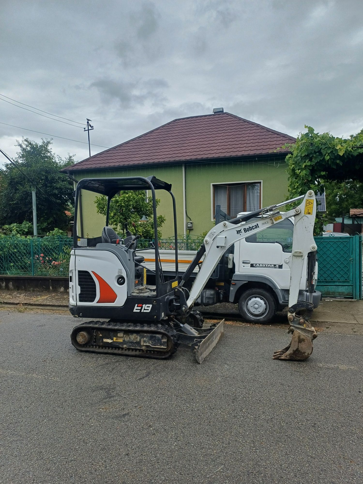 Miniexcavator bobcat e19
